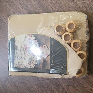 Arielle jacquard damask tablecloth with napkins and rings. 60x102